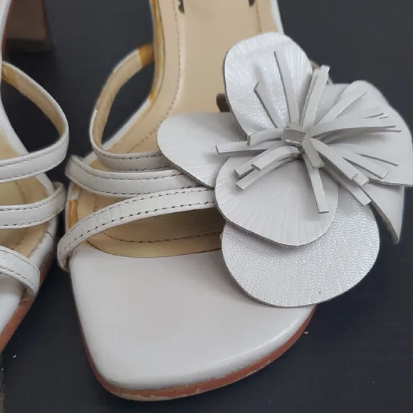 Figaro Club Ivory Floral Mid-Heel Slide Sandals With Heels Sz 5.5 Feminine Cute - Picture 11 of 11